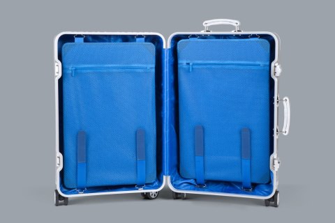 Duża walizka aluminiowa na kółkach Kruger&Matz czarna Duża walizka aluminiowa na kółkach Kruger&Matz czarna