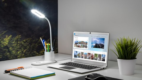 Lampka LED na biurko z ładowarką indukcyjną (biała) Lampka LED na biurko z ładowarką indukcyjną (biała)
