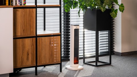 Termowentylator kolumnowy PTC Teesa z funkcją imitacji kominka. Termowentylator kolumnowy PTC Teesa z funkcją imitacji kominka.