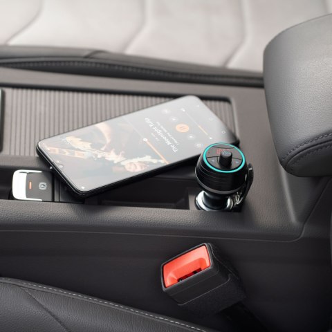 Transmiter samochodowy FM z funkcą bluetooth i dwoma gniazdami USB Transmiter samochodowy FM z funkcą bluetooth i dwoma gniazdami USB