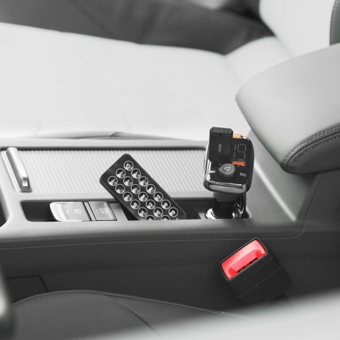 Transmiter samochodowy z funkcją Bluetooth (2x gniazda USB) Transmiter samochodowy z funkcją Bluetooth (2x gniazda USB)