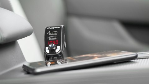 Transmiter samochodowy z funkcją bluetooth (2 gniazda USB) Transmiter samochodowy z funkcją bluetooth (2 gniazda USB)
