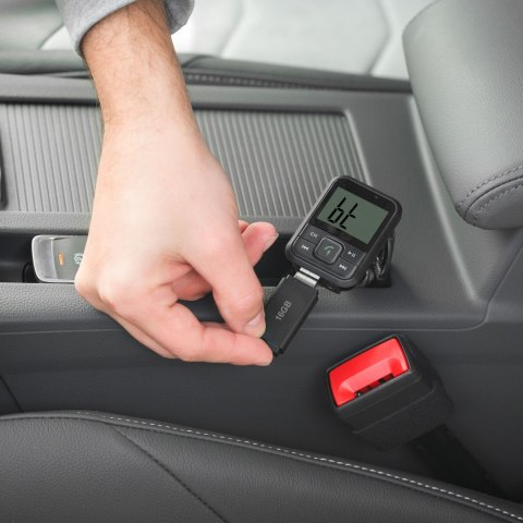 Transmiter samochodowy z funkcją bluetooth i gniazdem USB Transmiter samochodowy z funkcją bluetooth i gniazdem USB