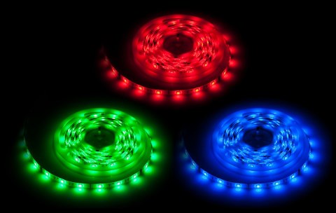 Zestaw oświetleniowy (sznur diodowy 150x5050SMD + zasilacz + kontroler kolorów) Zestaw oświetleniowy (sznur diodowy 150x5050SMD + zasilacz + kontroler kolorów)