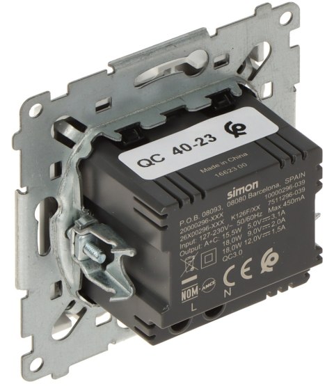 GNIAZDO ŁADOWANIA DEC2CA.01/11-SIMON54 Premium USB 5 V DC / 3.1 A GNIAZDO ŁADOWANIA DEC2CA.01/11-SIMON54 Premium USB 5 V DC / 3.1 A